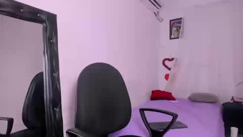hazel_slim_ online show from March 2026 04:35:01 PM