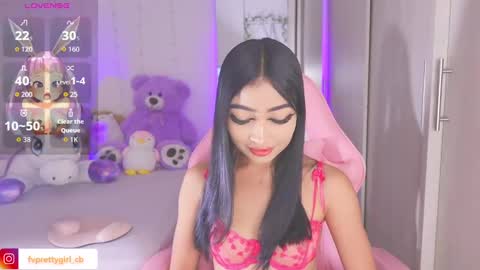 Snapshot of hazelbabee_ chatting on November 2025 10:37:01 PM Lynn online show from November 2025 10:37:01 PM