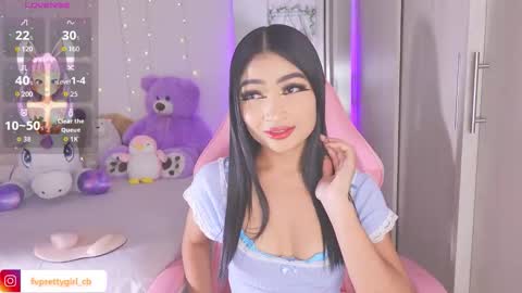 Snapshot of hazelbabee_ chatting on December 2025 08:23:01 AM Lynn online show from December 2025 08:23:01 AM