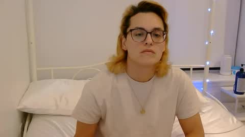 Snapshot of hazelraven25 chatting on October 2025 01:07:02 AM hazelraven25 online show from October 2025 01:07:02 AM