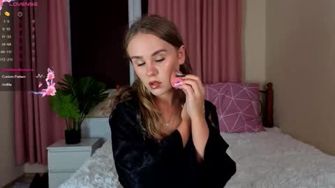 hazeltrue online show from September 2025 03:39:01 PM