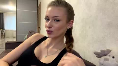 Mona online show from December 2025 09:18:01 AM