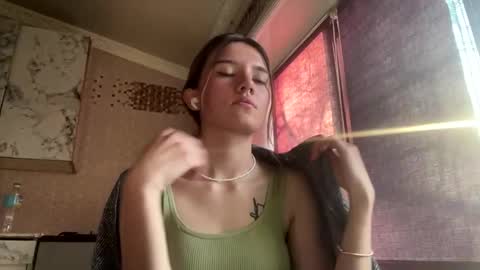 Lili online show from March 2026 12:10:02 PM