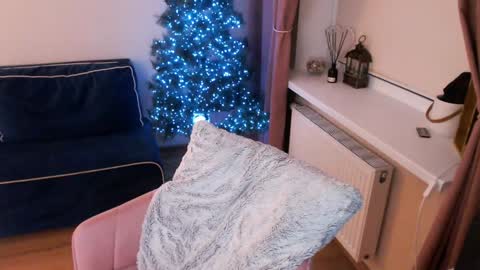 Snapshot of heaven_chloe chatting on December 2024 06:35:02 PM Heaven girl online show from December 2024 06:35:02 PM