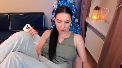 Snapshot of heaven_chloe chatting on January 2025 03:46:02 PM Heaven girl online show from January 2025 03:46:02 PM