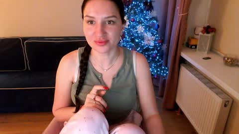 Snapshot of heaven_chloe chatting on January 2025 08:45:02 PM Heaven girl online show from January 2025 08:45:02 PM