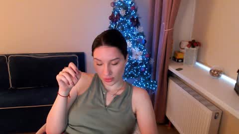 Snapshot of heaven_chloe chatting on January 2025 12:01:01 PM Heaven girl online show from January 2025 12:01:01 PM