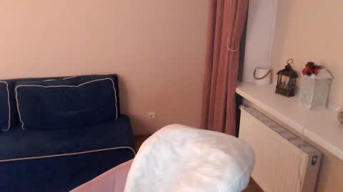 Snapshot of heaven_chloe chatting on February 2025 11:43:02 PM Heaven girl online show from February 2025 11:43:02 PM