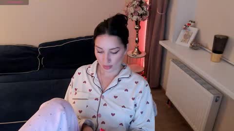 Snapshot of heaven_chloe chatting on September 2025 08:01:02 PM Heaven girl online show from September 2025 08:01:02 PM