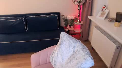 Snapshot of heaven_chloe chatting on October 2025 06:49:02 PM Heaven girl online show from October 2025 06:49:02 PM