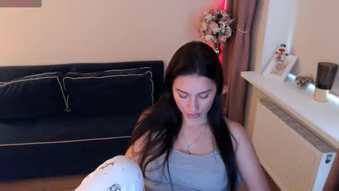 Snapshot of heaven_chloe chatting on October 2025 01:10:01 PM Heaven girl online show from October 2025 01:10:01 PM