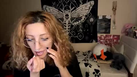 Snapshot of heavenlycreature chatting on November 2025 12:53:02 AM Diana online show from November 2025 12:53:02 AM