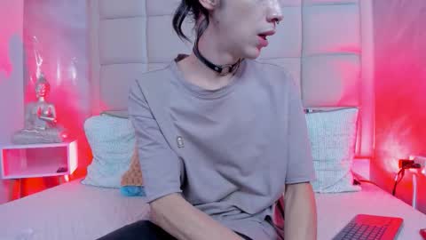 Keira Hecate online show from November 2025 08:00:01 PM