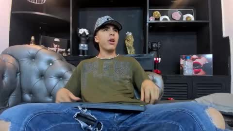 heellboy_ online show from November 2025 02:23:02 AM