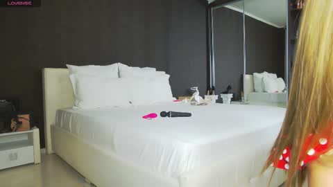 Helen online show from November 2025 12:46:02 AM