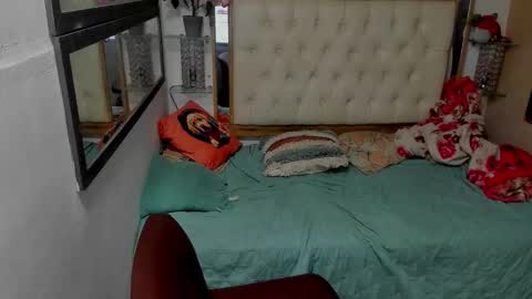 heiker_ online show from December 2025 03:12:02 AM