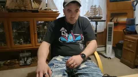 xxScubaStevexx online show from April 2026 11:32:02 PM