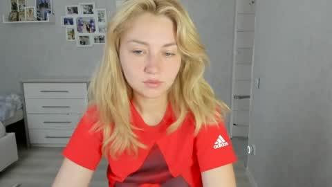 Snapshot of helen_angel_girl chatting on July 2026 06:27:01 AM Helen sven online show from July 2026 06:27:01 AM