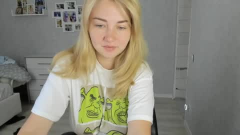 Snapshot of helen_angel_girl chatting on July 2026 06:16:02 AM Helen sven online show from July 2026 06:16:02 AM