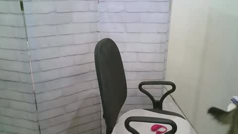 Snapshot of helen_xi chatting on December 2025 04:18:02 AM Helen online show from December 2025 04:18:02 AM