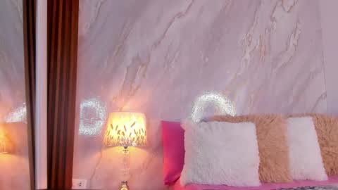 Helena Santos  online show from February 2026 11:15:02 AM