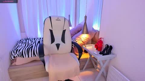 Helena online show from February 2025 01:37:02 PM