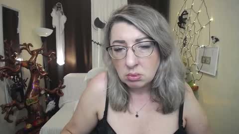 helenenigma online show from October 2025 06:28:02 PM