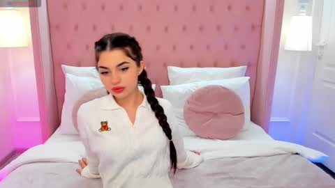 Snapshot of helentiny chatting on November 2025 01:44:02 PM Helen online show from November 2025 01:44:02 PM