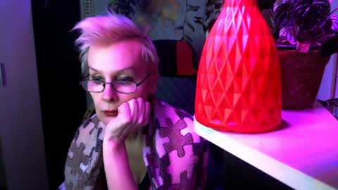 Helga online show from April 2026 07:00:01 PM