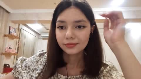 Snapshot of helgakraszewski chatting on September 2025 07:36:01 PM Alice online show from September 2025 07:36:01 PM