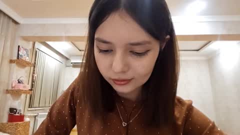 Snapshot of helgakraszewski chatting on September 2025 07:25:02 PM Alice online show from September 2025 07:25:02 PM