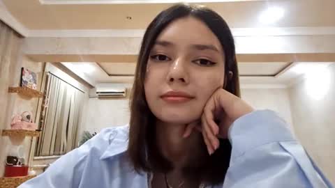 Snapshot of helgakraszewski chatting on September 2025 07:15:02 PM Alice online show from September 2025 07:15:02 PM