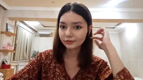 Snapshot of helgakraszewski chatting on September 2025 05:49:01 PM Alice online show from September 2025 05:49:01 PM