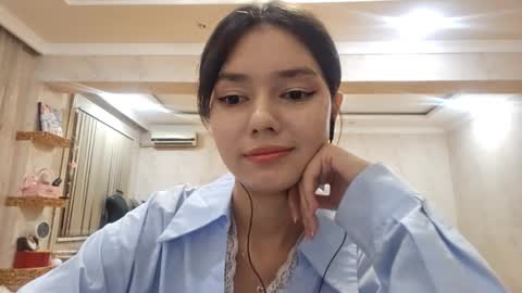 Snapshot of helgakraszewski chatting on October 2025 06:50:01 PM Alice online show from October 2025 06:50:01 PM