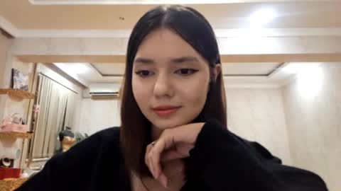 Snapshot of helgakraszewski chatting on October 2025 07:25:02 PM Alice online show from October 2025 07:25:02 PM