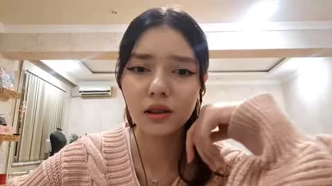 Snapshot of helgakraszewski chatting on November 2025 03:23:01 PM Alice online show from November 2025 03:23:01 PM