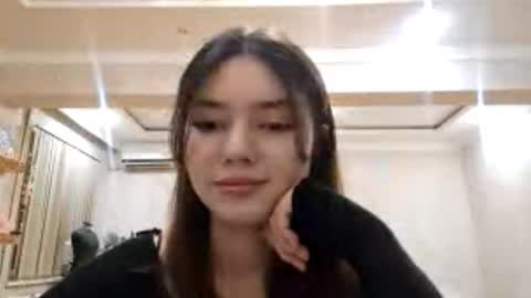 Snapshot of helgakraszewski chatting on November 2025 03:12:01 PM Alice online show from November 2025 03:12:01 PM