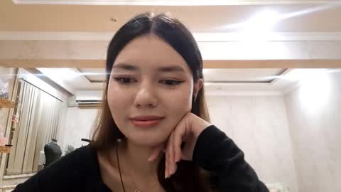 Snapshot of helgakraszewski chatting on November 2025 03:33:02 PM Alice online show from November 2025 03:33:02 PM