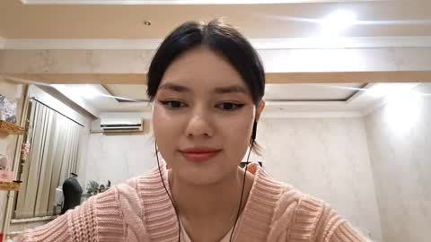 Snapshot of helgakraszewski chatting on November 2025 03:33:01 PM Alice online show from November 2025 03:33:01 PM