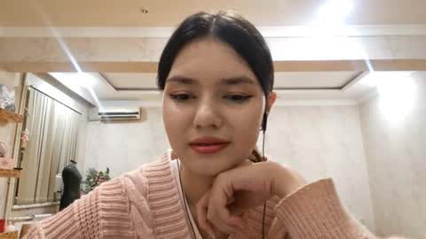 Snapshot of helgakraszewski chatting on November 2025 03:52:02 PM Alice online show from November 2025 03:52:02 PM