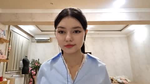 Snapshot of helgakraszewski chatting on November 2025 05:02:01 PM Alice online show from November 2025 05:02:01 PM