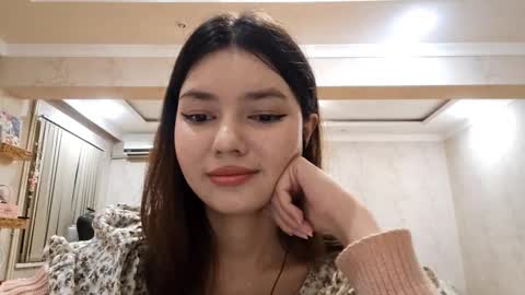 Snapshot of helgakraszewski chatting on November 2025 04:16:02 PM Alice online show from November 2025 04:16:02 PM