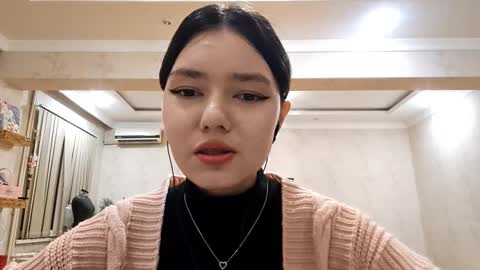 Snapshot of helgakraszewski chatting on November 2025 03:55:02 PM Alice online show from November 2025 03:55:02 PM