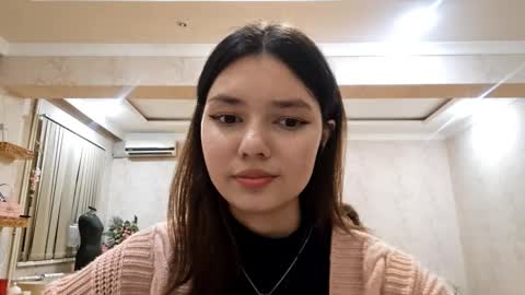 Snapshot of helgakraszewski chatting on November 2025 03:45:01 PM Alice online show from November 2025 03:45:01 PM