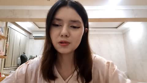 Snapshot of helgakraszewski chatting on November 2025 03:48:02 PM Alice online show from November 2025 03:48:02 PM