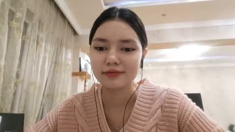 Snapshot of helgakraszewski chatting on December 2025 06:47:02 PM Alice online show from December 2025 06:47:02 PM