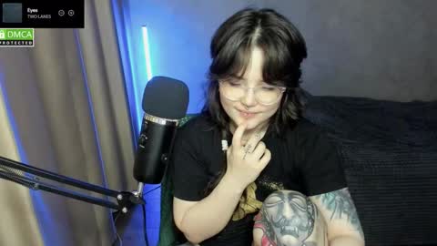 Red online show from November 2025 06:01:02 PM