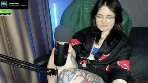 Snapshot of hell_hotline chatting on May 2026 08:18:02 PM Red online show from May 2026 08:18:02 PM