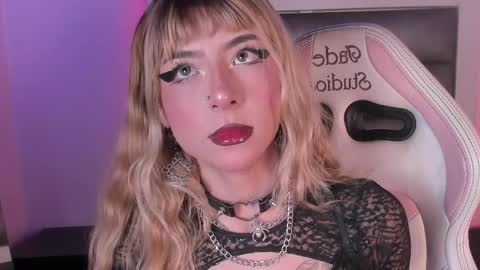 hellen__smith_ online show from May 2026 08:27:01 PM