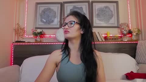 Snapshot of hellendesire chatting on February 2025 04:18:02 AM online show from February 2025 04:18:02 AM